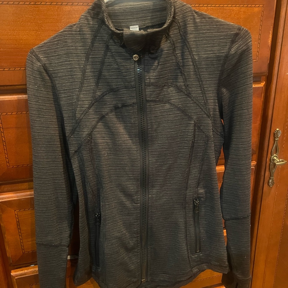 lululemon athletica Define full zip jacket size 4; black